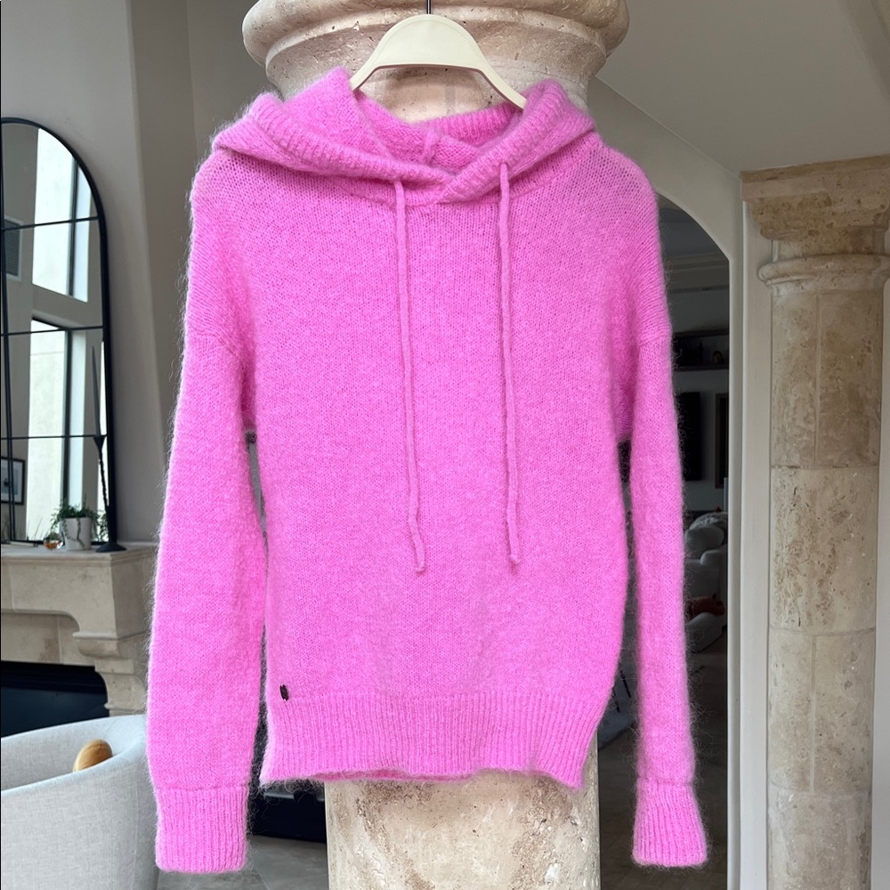 NWOT Mohair Vibrant Pink Fuzzy Sweater XS Scandinavian Norwegian Design